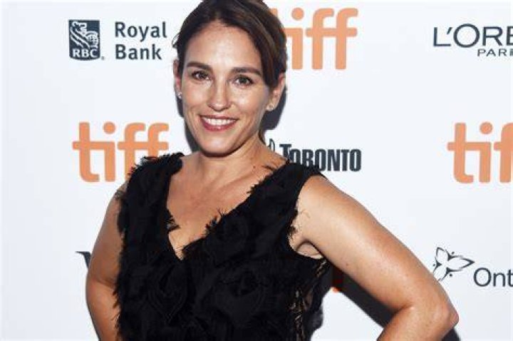 Amy Jo Johnson siblings: Meet Julie Johnson Clary, Grieg Johnson Jr. 1 Amy Jo Johnson Net Worth.jpg