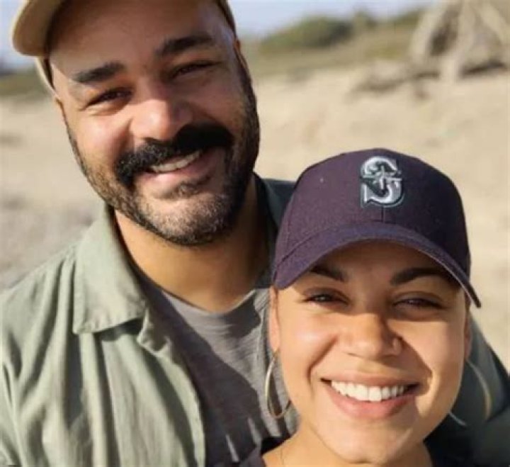 Barrett Doss wife: Is married?
