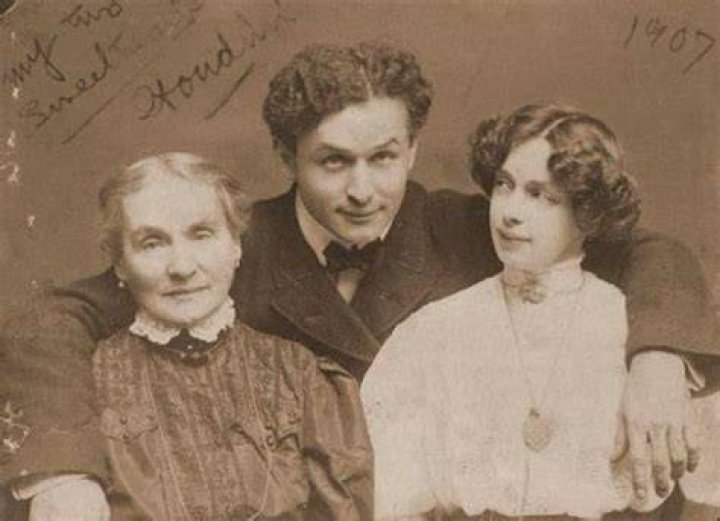 Harry Houdini parents: Mayer Samuel Weisz, Cecelia Weisz