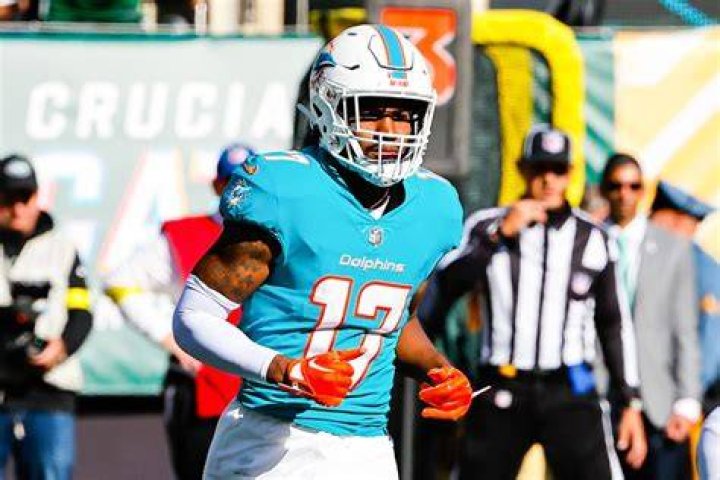 jaylen waddle family football player 1024x683 1