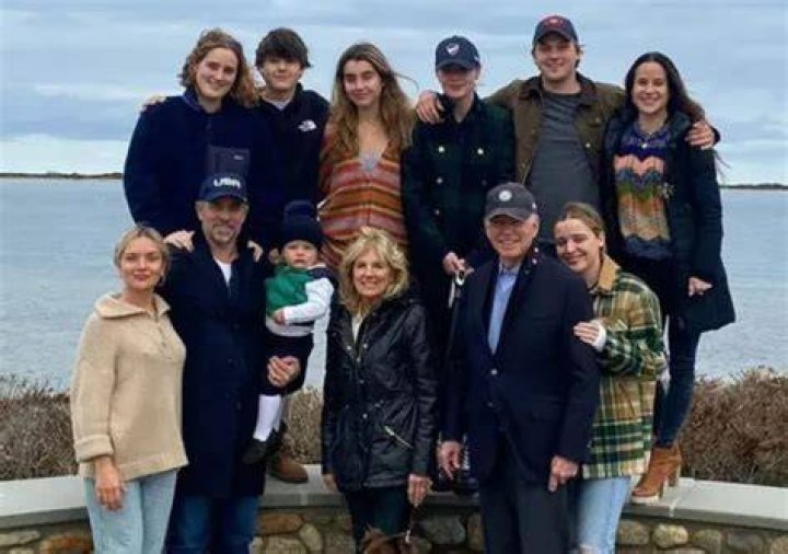 Navy Joan Roberts Bio, Hunter Biden's daughter age, stripper mom, siblings, Instagram, net worth 1 Navy Joan Roberts