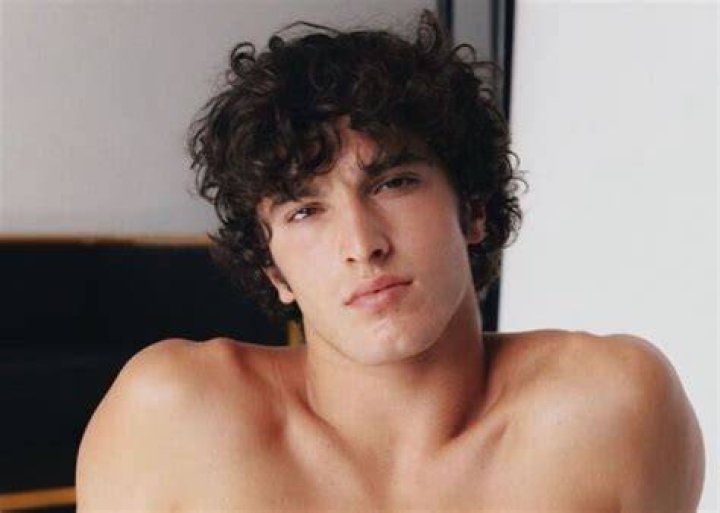 Raphael Diogo Breaks The Internet With His Abs And Body Oil