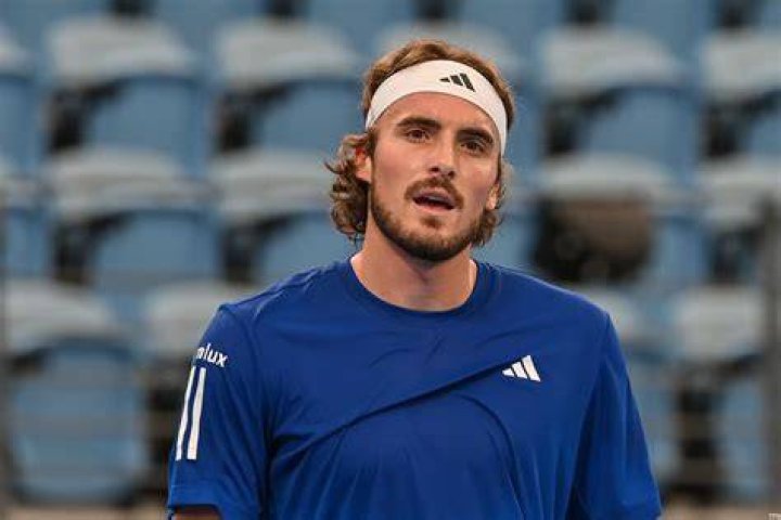 How many brothers and sisters does Stefanos Tsitsipas have? 1 Stefanos Tsitsipas