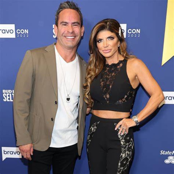 Teresa Giudice Keeps In Touch With Husband Joe While In ICE Custody