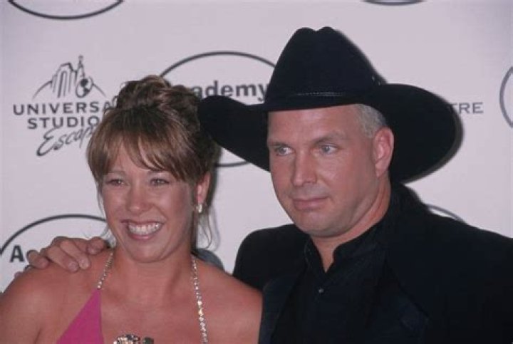 What happened to Garth Brooks' father?